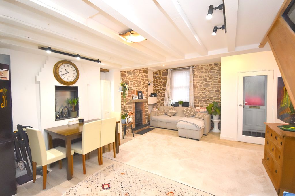 Sitting/Dining Room- click for photo gallery